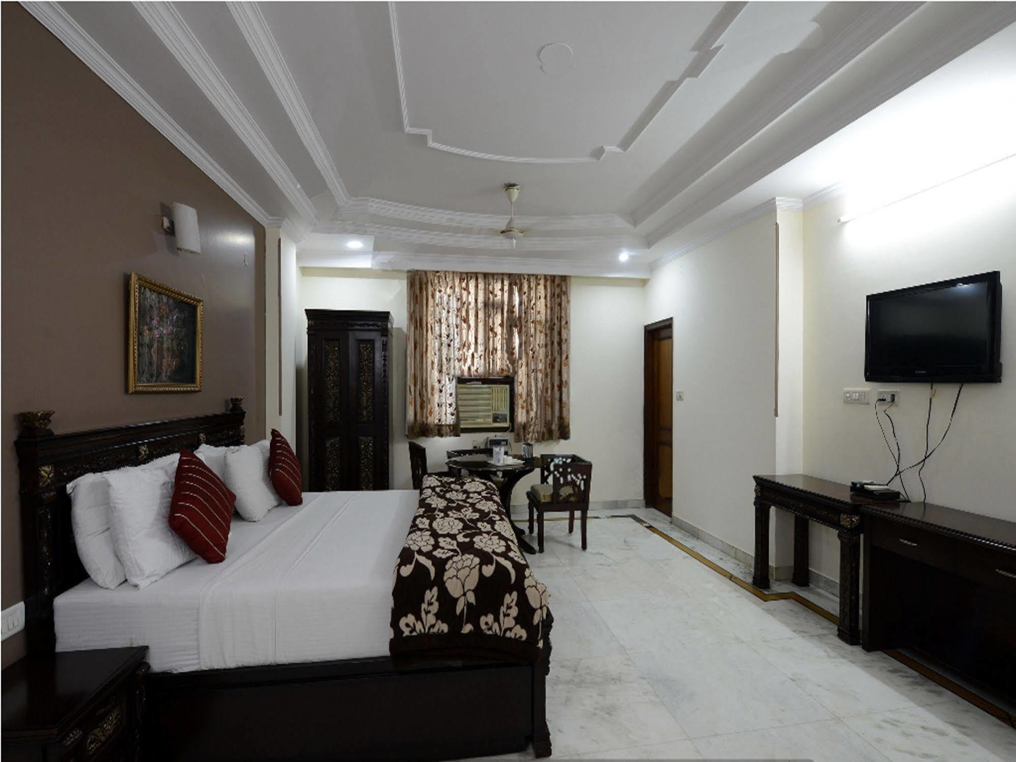 Airport Hotel Vishal Residency New Delhi Exterior photo